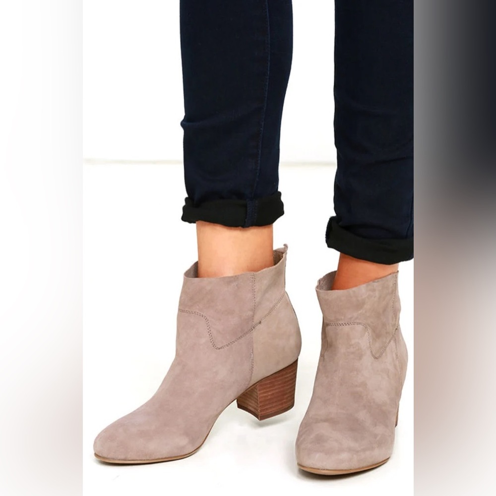 Steve Madden Harber booties, taupe, size 8, in excellent condition